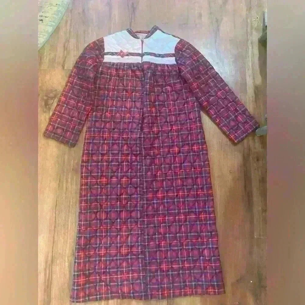 Vintage girls size 10/12 Heart Warmers robe